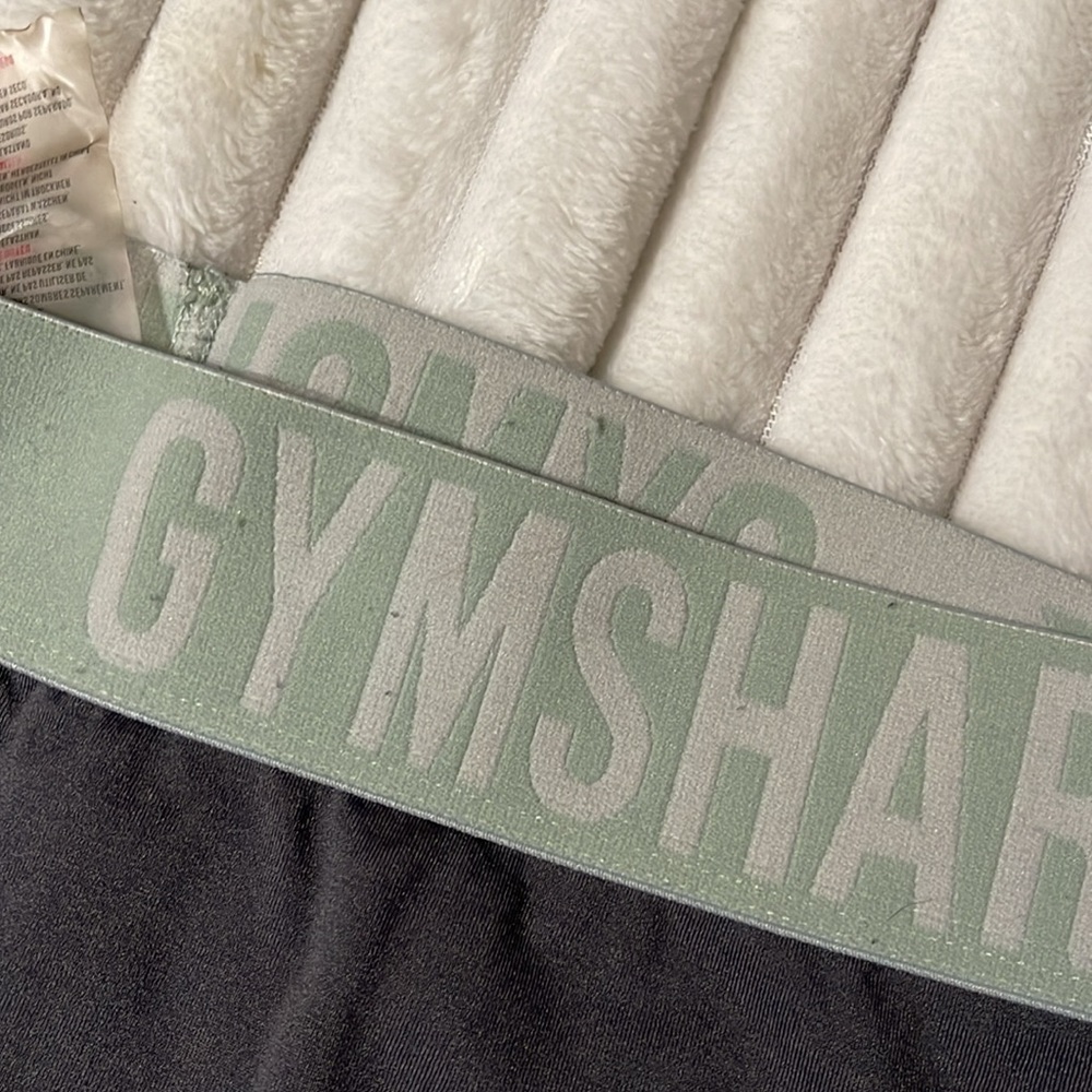 Gymshark Cropped Legging | Size Small - Picture 5 of 10